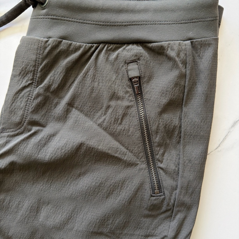Athleta Trekkie North Jogger Olive Green Pants Size 8 Lightweight Travel Hiking - Picture 4 of 9
